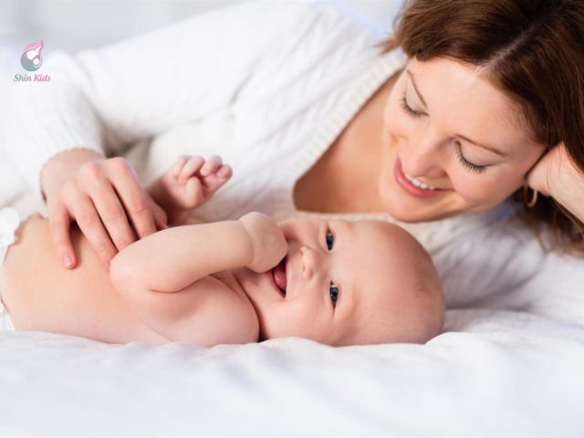 Mách Mẹ Cách Cho Bé Bú Trong 24h Mới Chào Đời Đúng Chuẩn